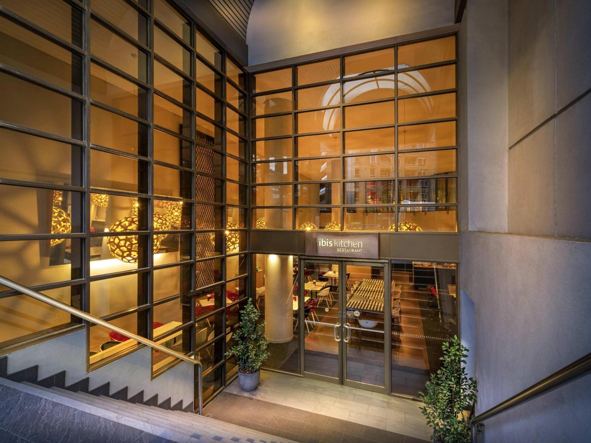 Ibis Melbourne Hotel And Apartments — Photos 1